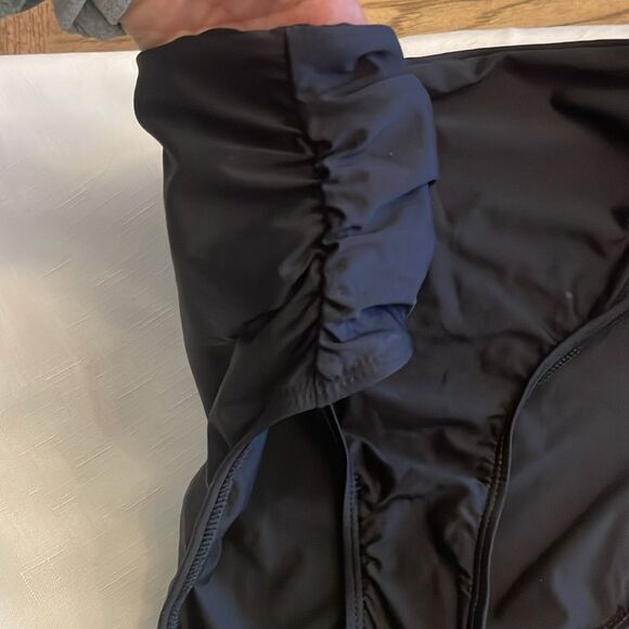 LUXE BY LISA VOGEL. BLACK BIKINI BOTTOM WITH ROUCHED SIDES. NEW - Picture 4 of 7